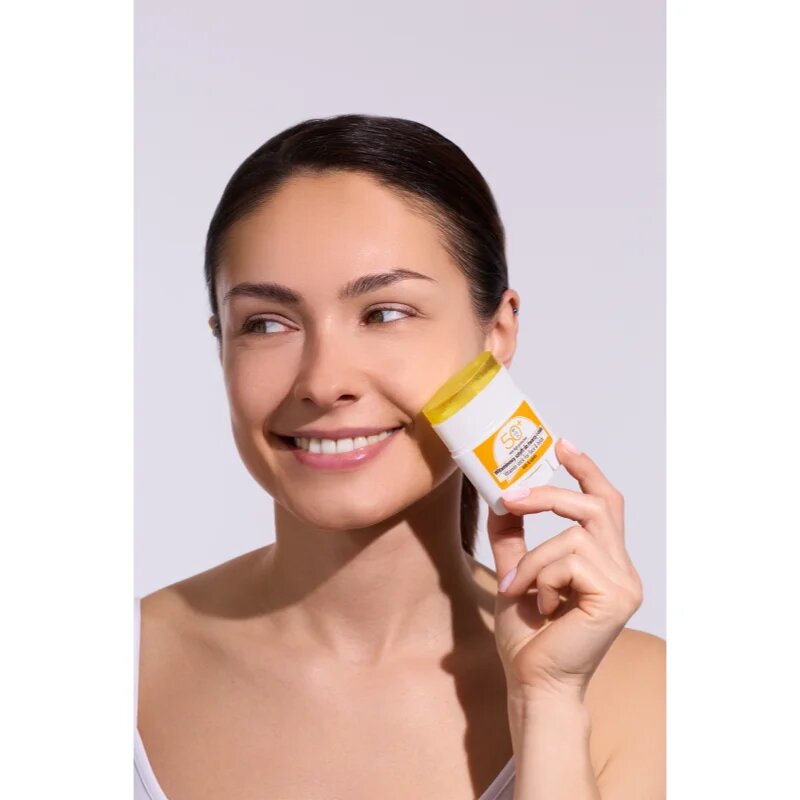 Lirene Vitamin Stick For Face&Body lokalna nega proti sončnemu sevanju za obraz in telo SPF 50 15 g