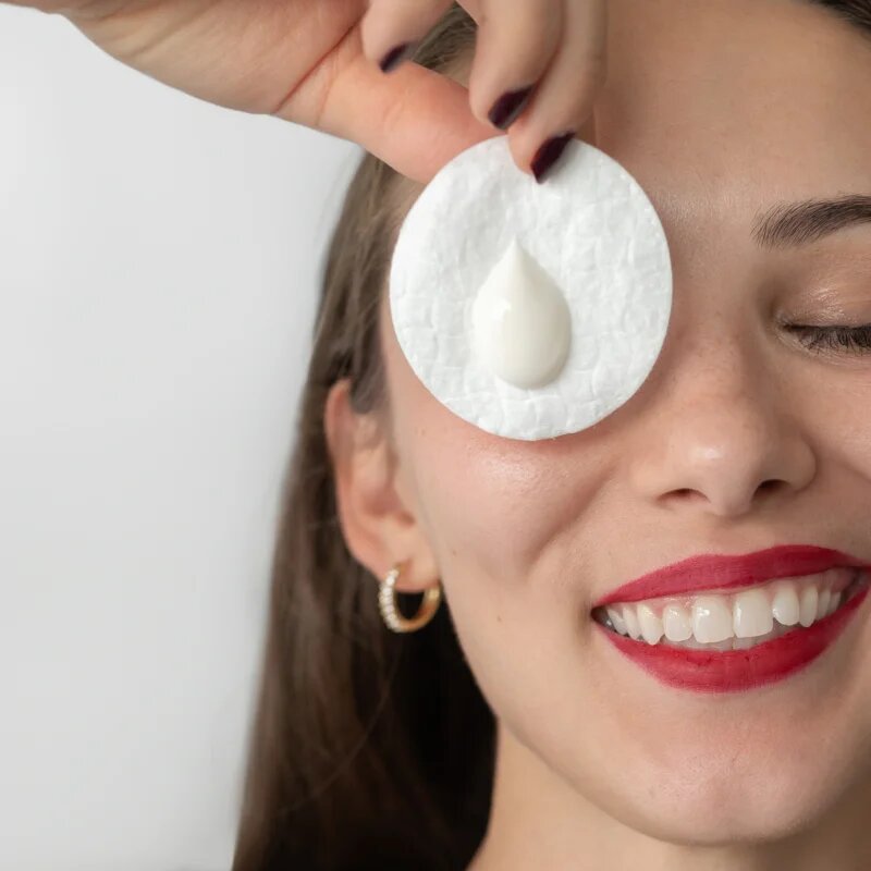 Lobey Skin Care mleko za odstranjevanje ličil v BIO kakovosti 100 ml