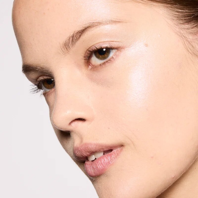 MAC Cosmetics Glow Play Bouncy Highlighter osvetljevalec odtenek Wind Chill 7.5 g