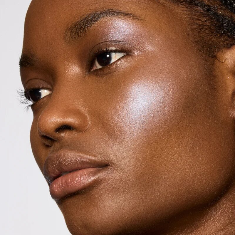 MAC Cosmetics Glow Play Bouncy Highlighter osvetljevalec odtenek Wind Chill 7.5 g