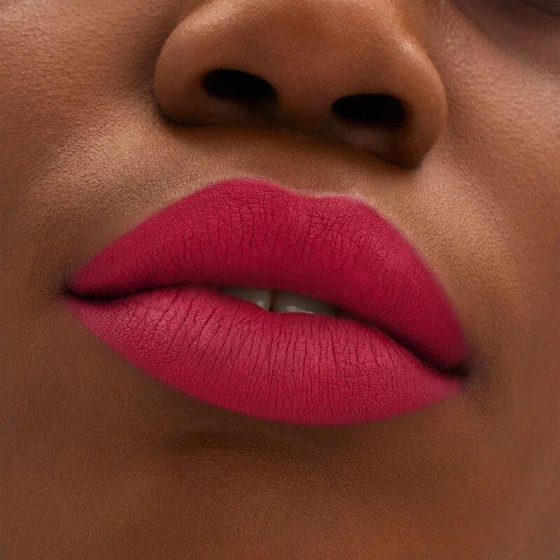 MAC Cosmetics Locked Kiss 24h Lipstick dolgoobstojna šminka z mat učinkom odtenek Taboo 18 g