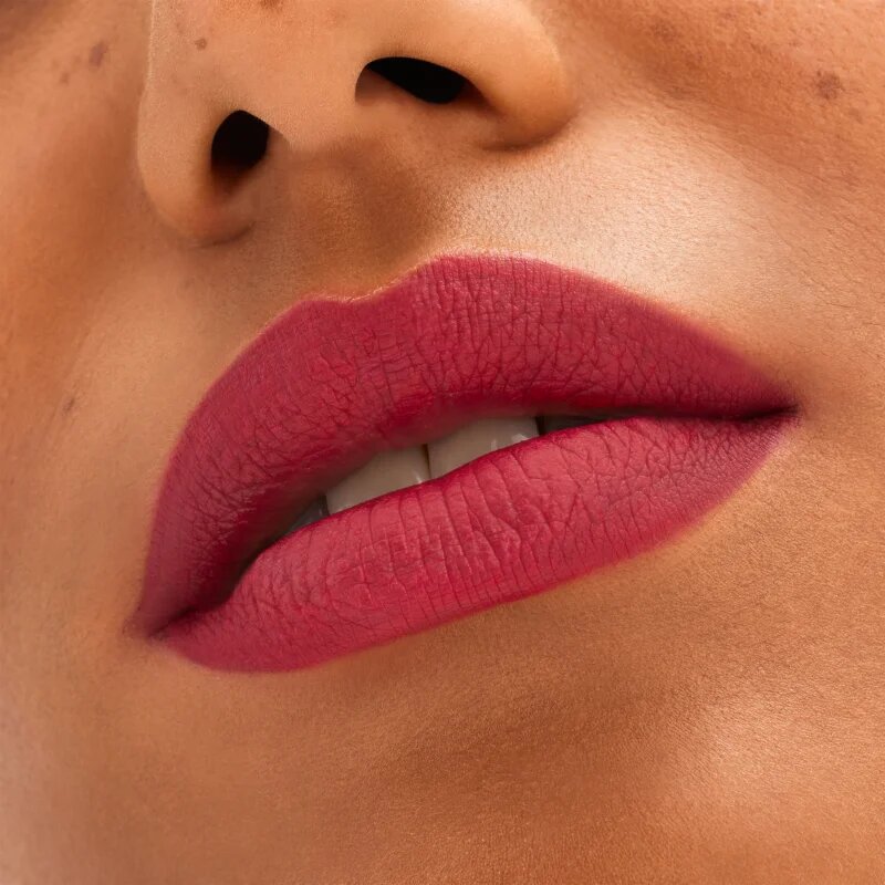 MAC Cosmetics Locked Kiss 24h Lipstick dolgoobstojna šminka z mat učinkom odtenek Taboo 18 g