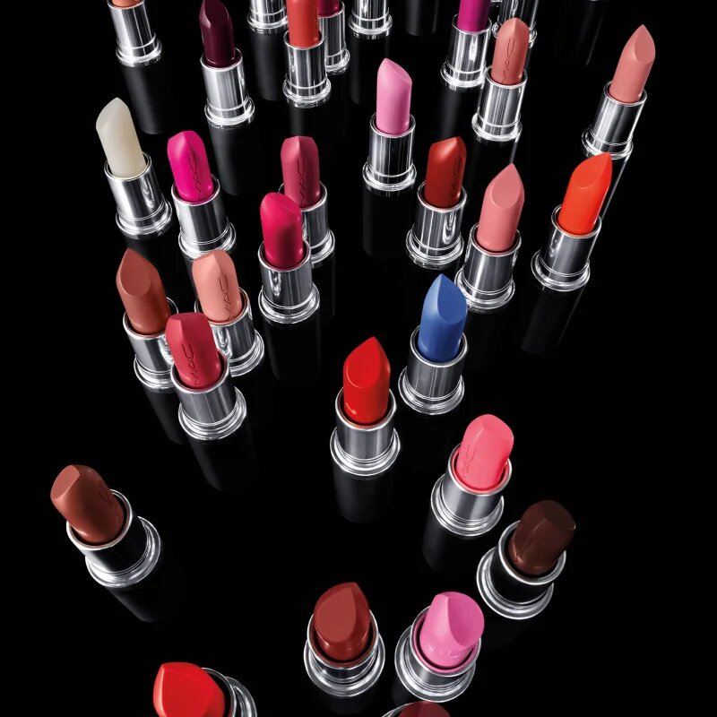 MAC Cosmetics MACximal Sleek Satin Lipstick kremasta vlažilna šminka odtenek Brave Red 3.5 g