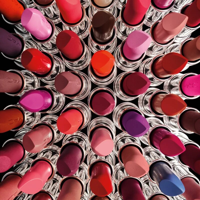 MAC Cosmetics MACximal Sleek Satin Lipstick kremasta vlažilna šminka odtenek Brave Red 3.5 g