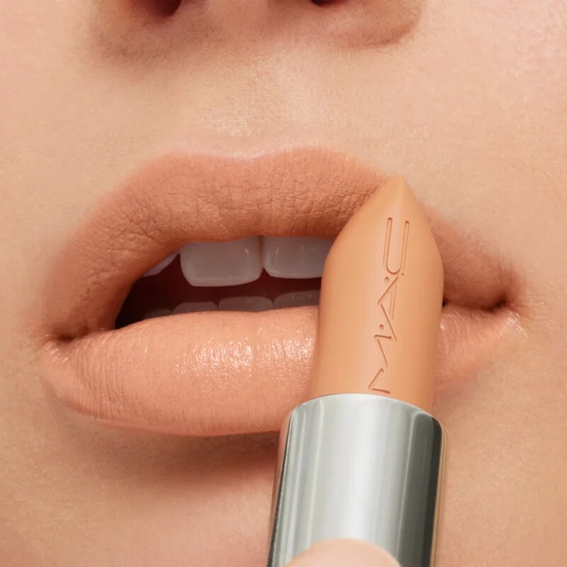 MAC Cosmetics MACximal Sleek Satin Lipstick kremasta vlažilna šminka odtenek Créme d'Nude 3.5 g