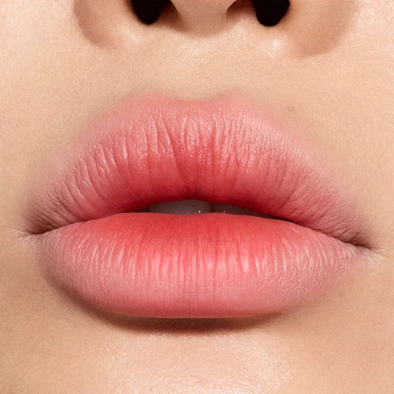 MAC Cosmetics Powder Kiss Hazy Matte matirajoča šminka odtenek Devoted To Chili 3.5 g