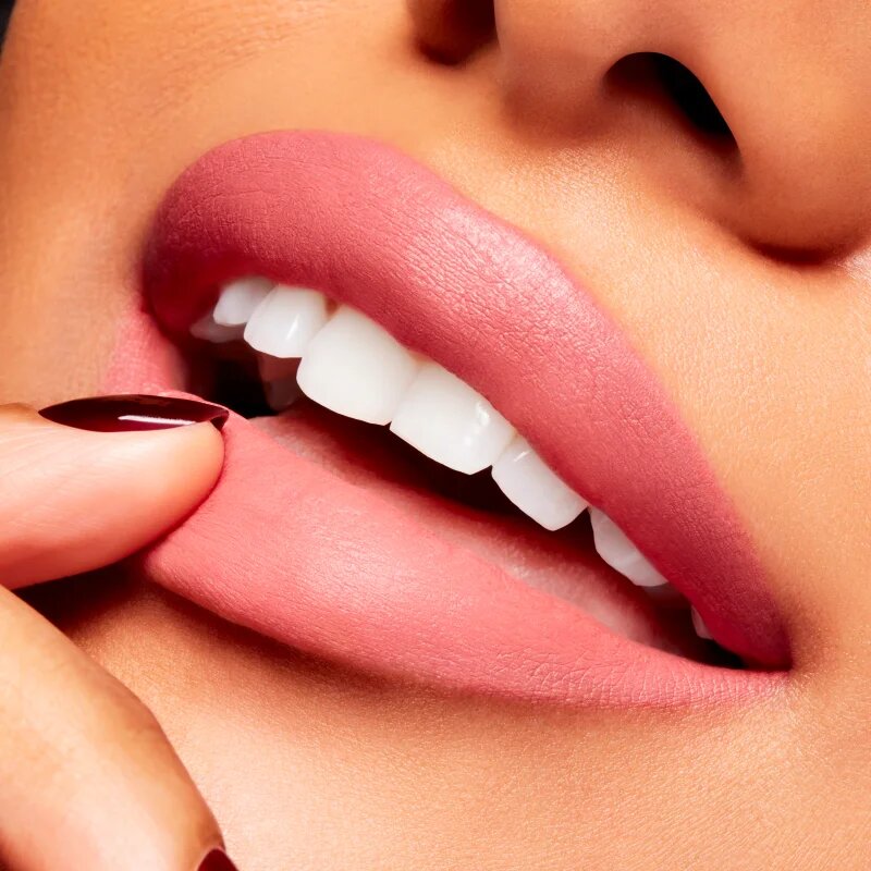 MAC Cosmetics Powder Kiss Velvet Blur Slim Stick mat vlažilna šminka odtenek Peppery Pink 2 g