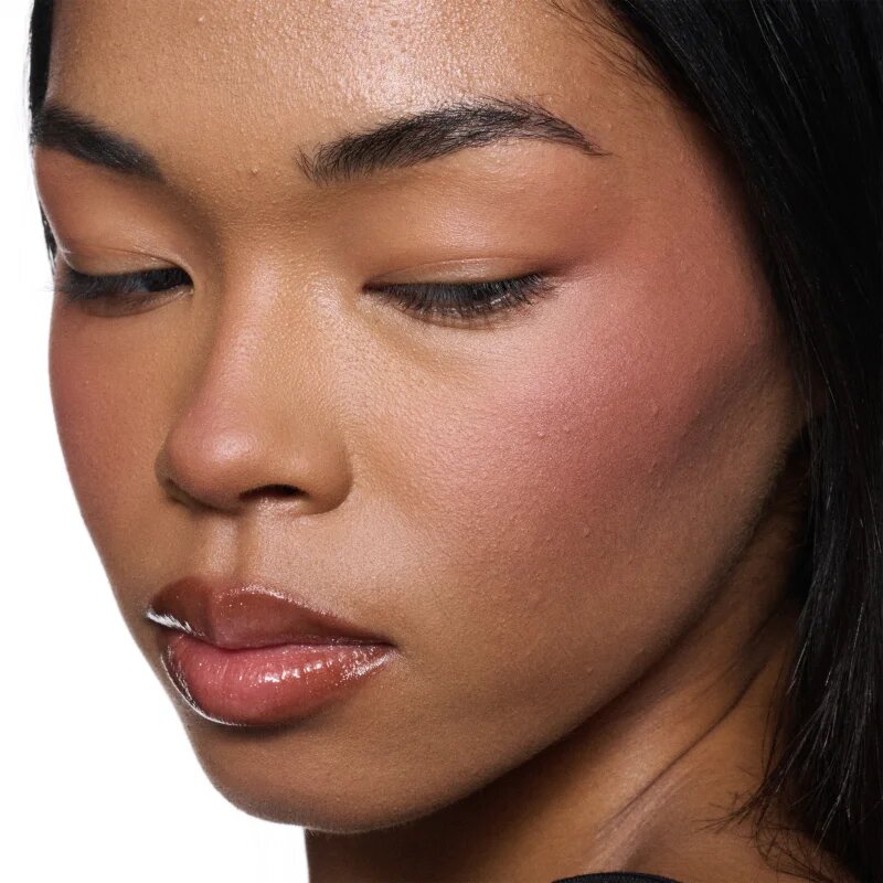 MAC Cosmetics Skinfinish Colourstruck rdečilo odtenek Velvet Teddy 4.5 g