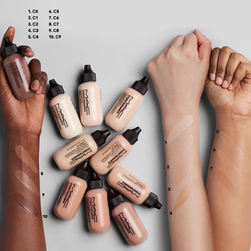 MAC Cosmetics Studio Radiance Face and Body Radiant Sheer Foundation lahek tekoči puder za obraz in telo odtenek C3 50 ml