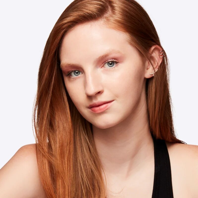 MAC Cosmetics Studio Radiance Face and Body Radiant Sheer Foundation lahek tekoči puder za obraz in telo odtenek N0 50 ml