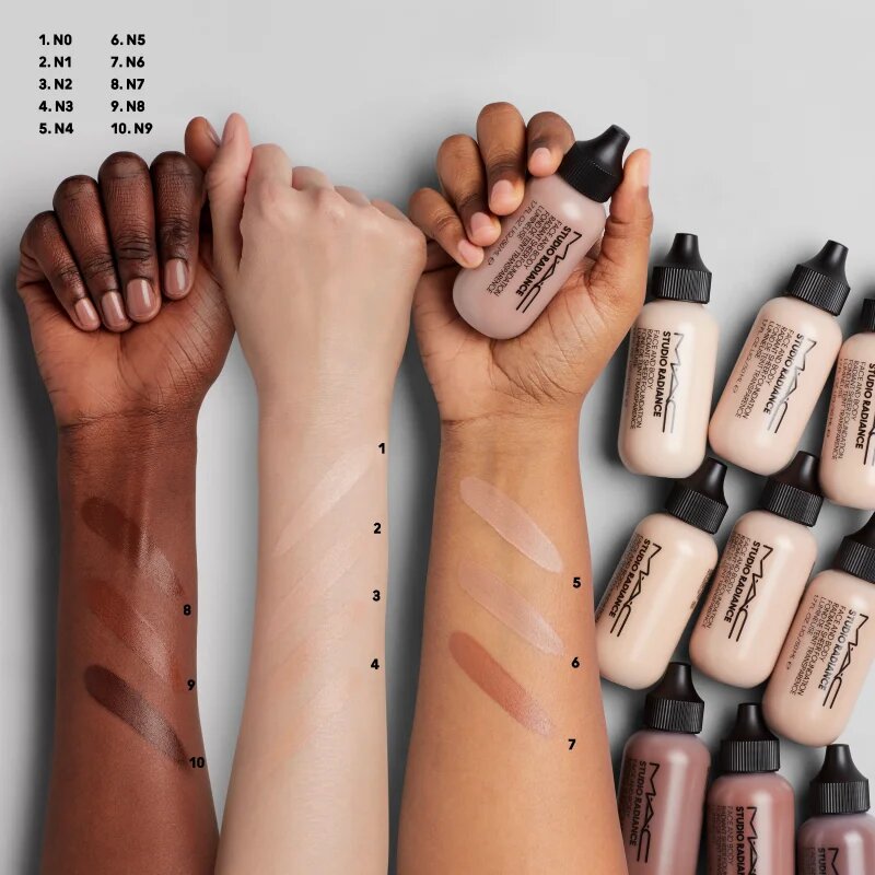 MAC Cosmetics Studio Radiance Face and Body Radiant Sheer Foundation lahek tekoči puder za obraz in telo odtenek N5 50 ml