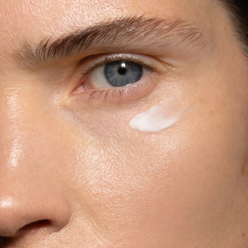 Mádara MÁDARA Retinol Alternative vlažilna krema za predel okoli oči proti gubam in temnim kolobarjem 15 ml
