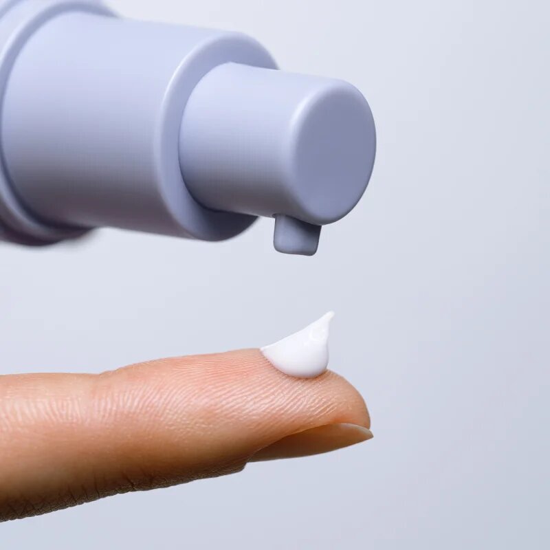 Mádara MÁDARA Retinol Alternative vlažilna krema za predel okoli oči proti gubam in temnim kolobarjem 15 ml