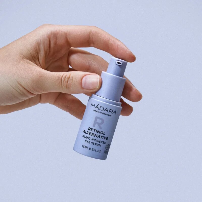 Mádara MÁDARA Retinol Alternative vlažilna krema za predel okoli oči proti gubam in temnim kolobarjem 15 ml