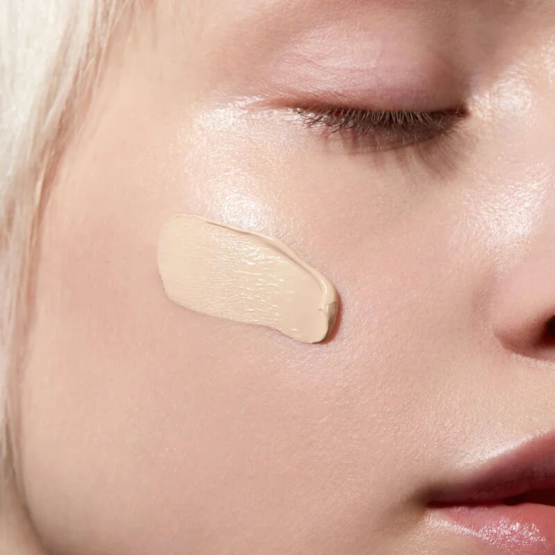 Mádara MÁDARA Skinonym Semi-Matte Peptide dolgoobstojen tekoči puder s peptidi odtenek Porcelain 10 30 ml