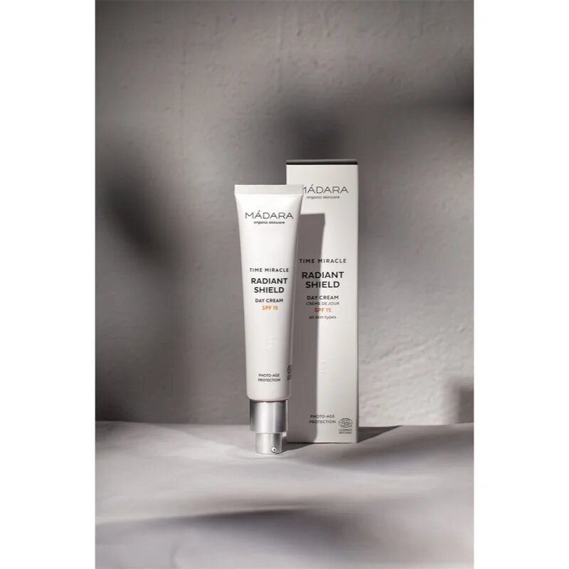 Mádara MÁDARA Time Miracle Radiant Shield posvetlitvena zaščitna krema SPF 15 40 ml