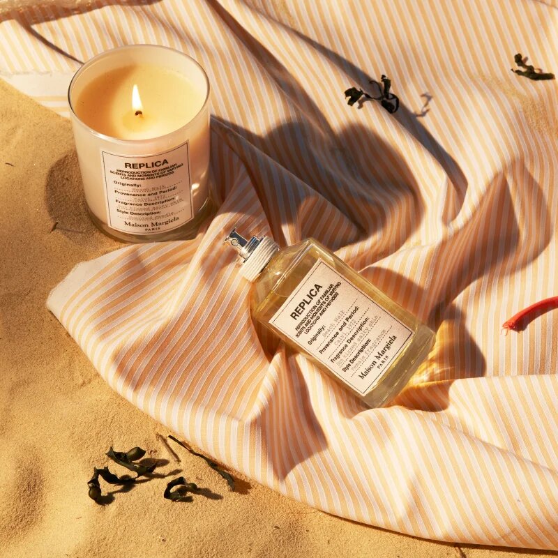 Maison Margiela REPLICA Beach Vibes dišeča sveča 165 g