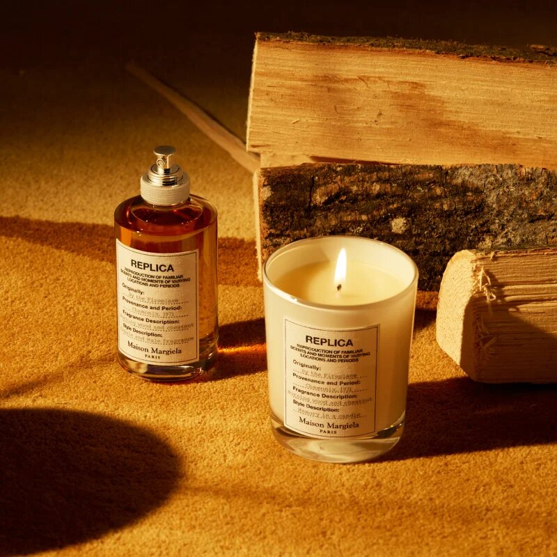 Maison Margiela REPLICA By the Fireplace dišeča sveča 165 g
