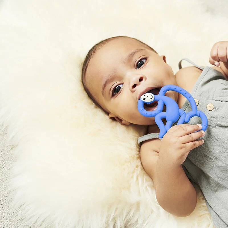 Matchstick Monkey Mini Monkey Teether grizalo z antimikrobnim dodatkom Blue 1 kos