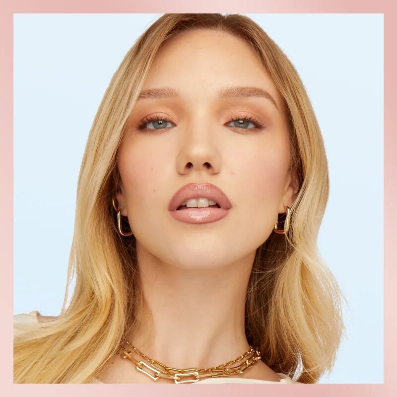 MAYBELLINE NEW YORK Lifter Liner črtalo za ustnice z vlažilnim učinkom odtenek 004 Out Of Line 1.2 g