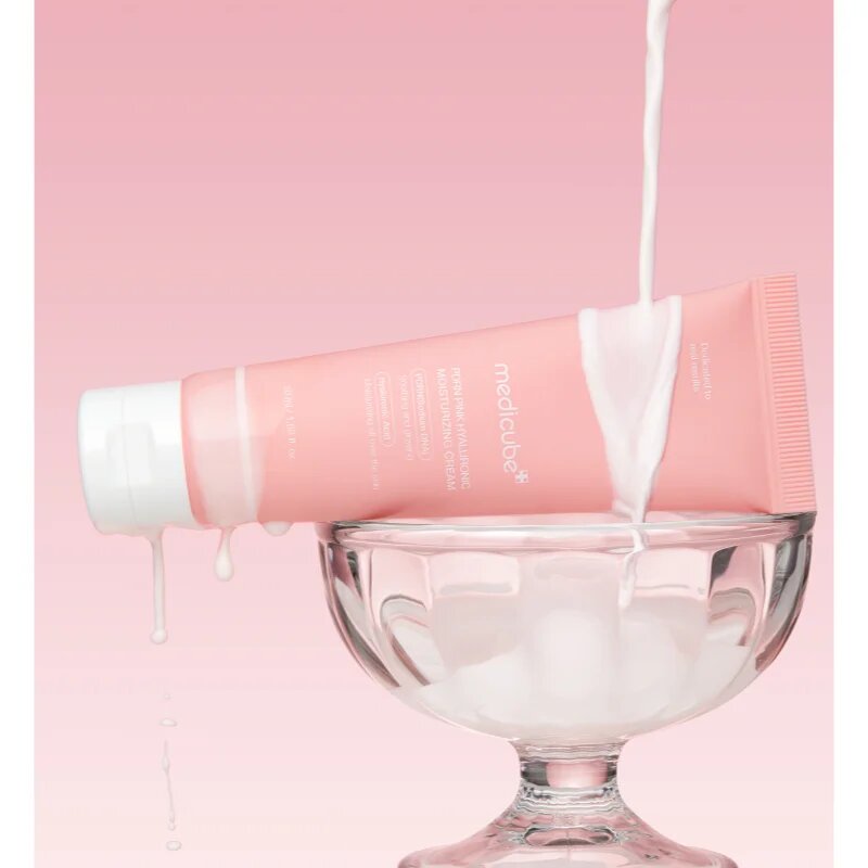 Medicube PDRN Pink Hyaluronic Moisturizing Cream intenzivna vlažilna krema z učvrstitvenim učinkom 50 ml
