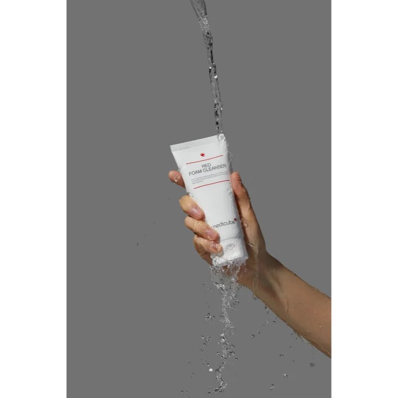 Medicube Red Foam Cleanser globinsko čistilna pena s pomirjajočim učinkom 120 ml