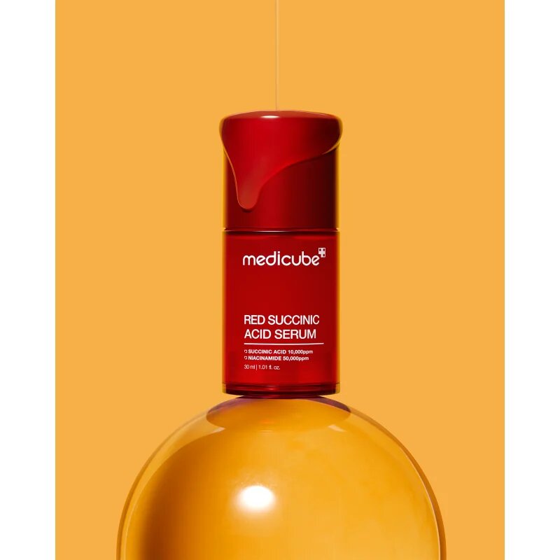 Medicube Red Succinic Acid Serum serum za osvetljevanje z vlažilnim učinkom 30 ml