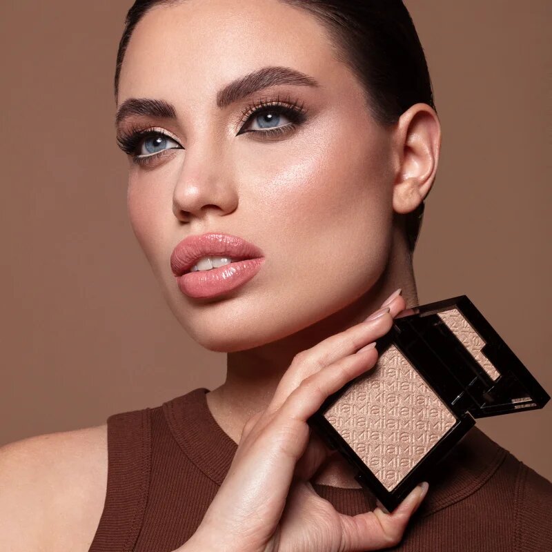 Mia Cosmetics Light Builder kompaktni pudrasti osvetljevalec odtenek 04 Zoom 9 g
