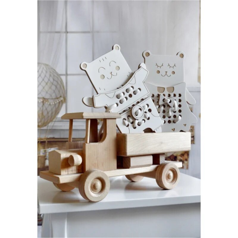 Milin Wooden Lacing Toy Mrs. Teddy aktivnostna igrača 22 cm x 16 cm x 07 cm 1 kos