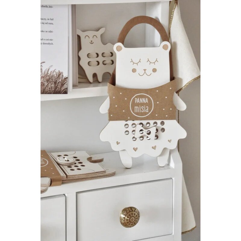 Milin Wooden Lacing Toy Mrs. Teddy aktivnostna igrača 22 cm x 16 cm x 07 cm 1 kos