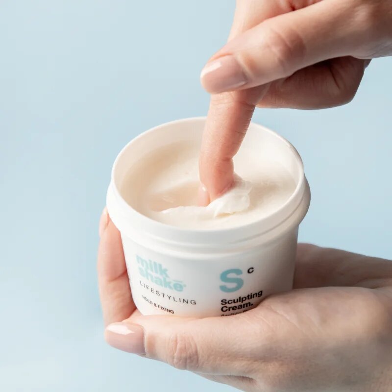 milk_shake® Lifestyling Sculpting Cream oblikovalna pasta za lase 90 ml