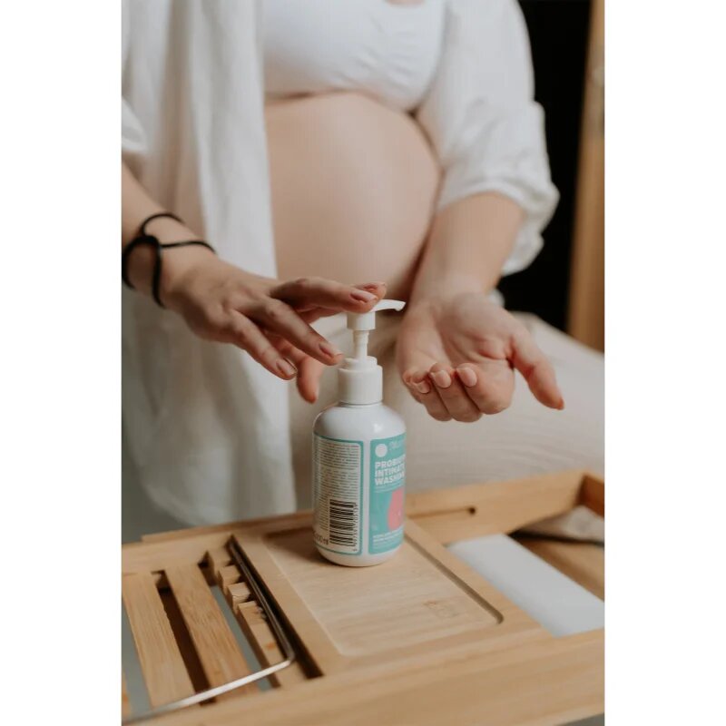 MomCare by Lina Probiotic Intimate Washing Gel probiotični gel za umivanje 200 ml