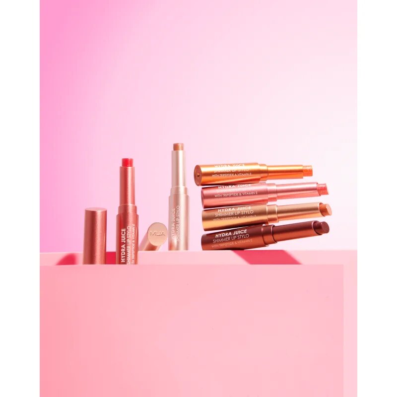 MUA Makeup Academy Hydra Juice Peptide Shimmer Lip Stylo bleščeča šminka s hranilnim učinkom odtenek Berry Bliss 1.5 g