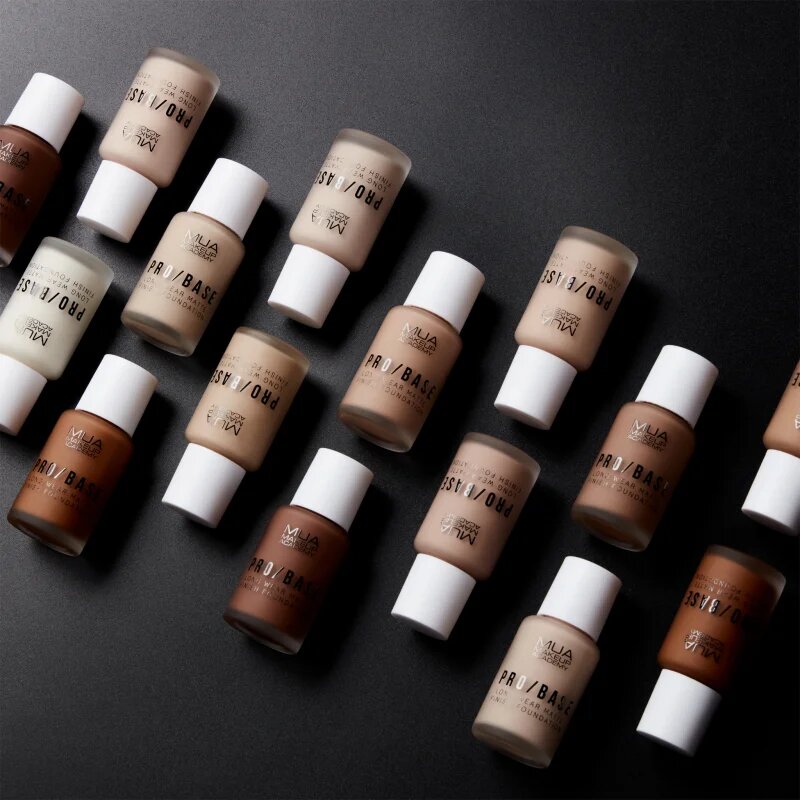 MUA Makeup Academy PRO/BASE dolgoobstojni matirajoči tekoči puder odtenek #110 30 ml