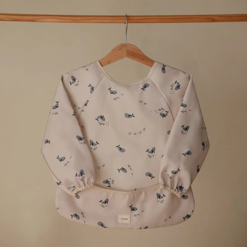 Mushie Long Sleeve Bib slinček Whales 6-24m 1 kos
