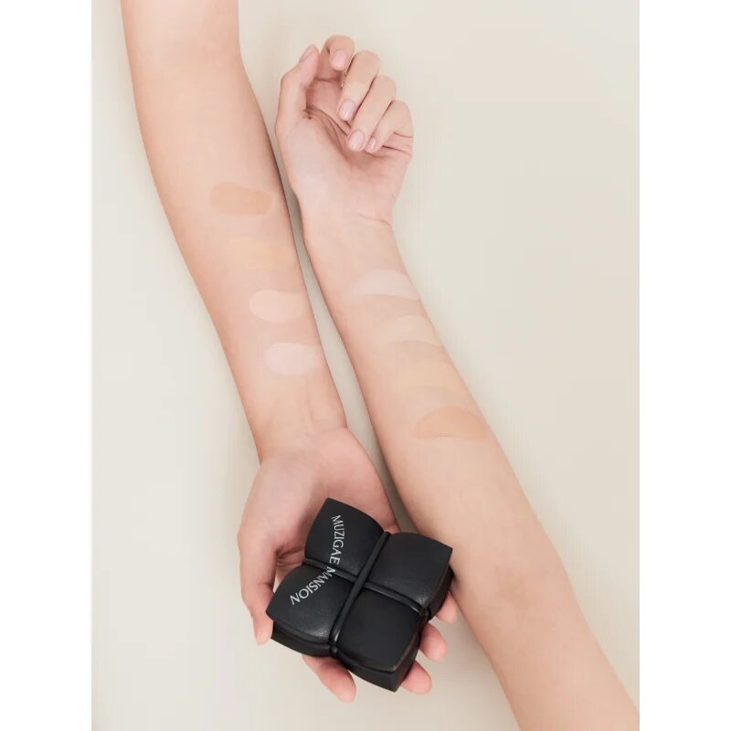 MUZIGAE MANSION Sleek Matt Cushion dolgoobstojni tekoči puder v gobici SPF 50+ za popoln videz odtenek N23 15 g