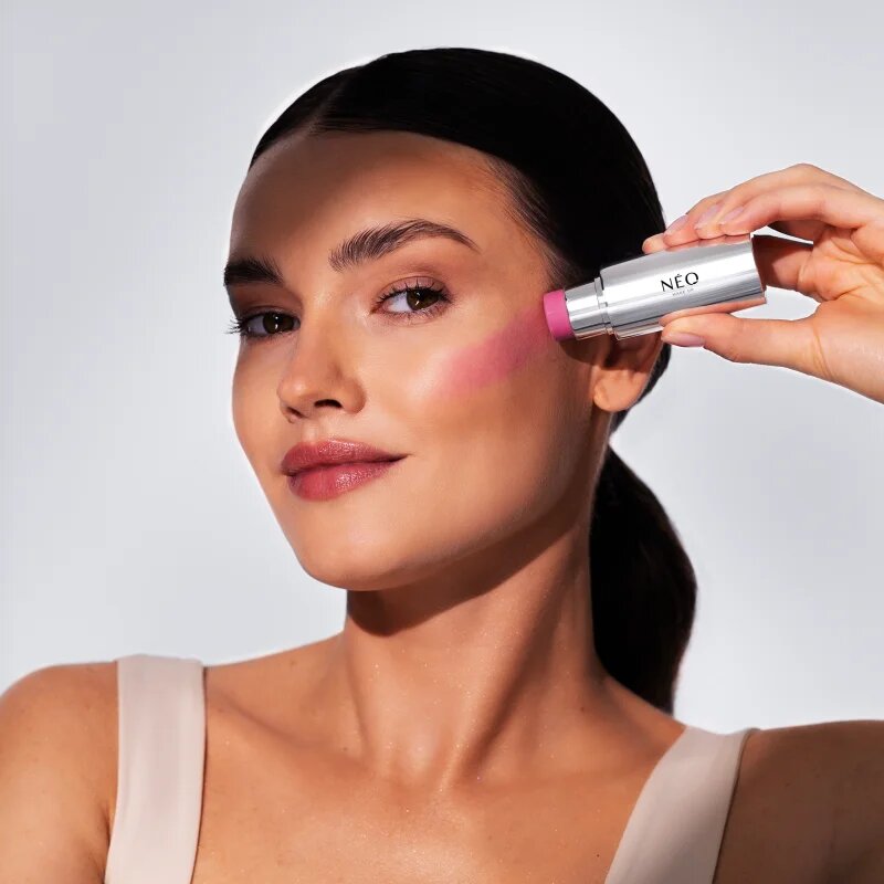 NEO MAKE UP Intense Serum Blush Stick kremasto rdečilo v paličici odtenek 03 Light Pink 7 g