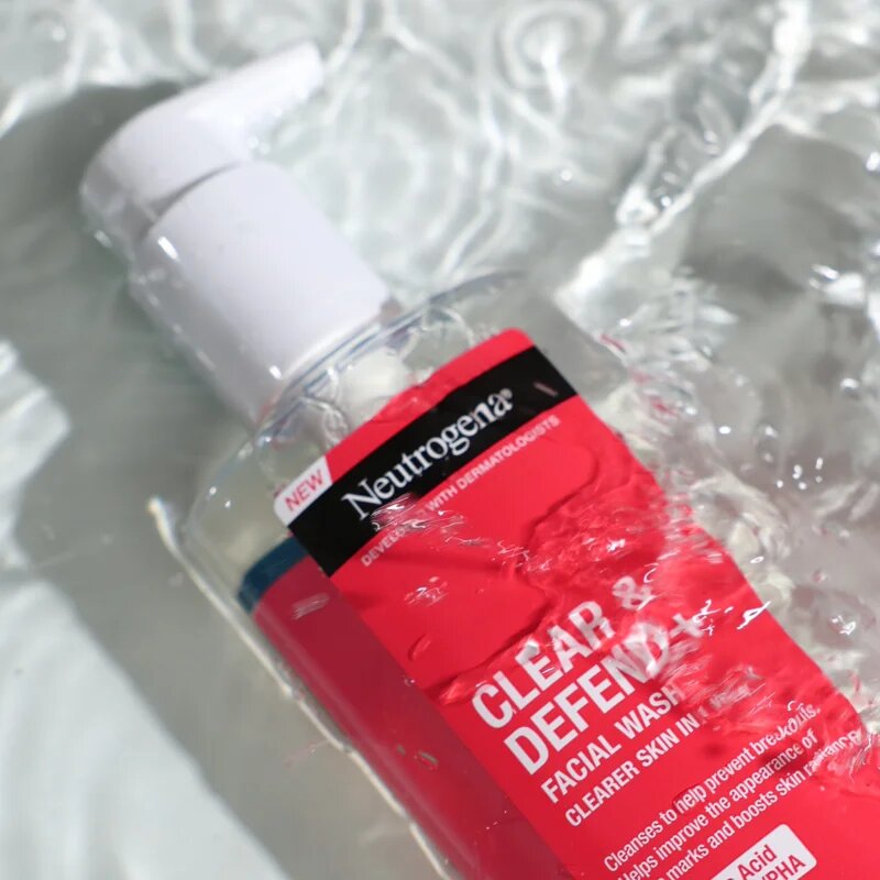 Neutrogena Clear & Defend+ čistilni gel proti aknam 200 ml