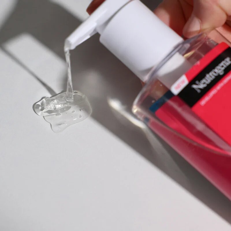 Neutrogena Clear & Defend+ čistilni gel proti aknam 200 ml