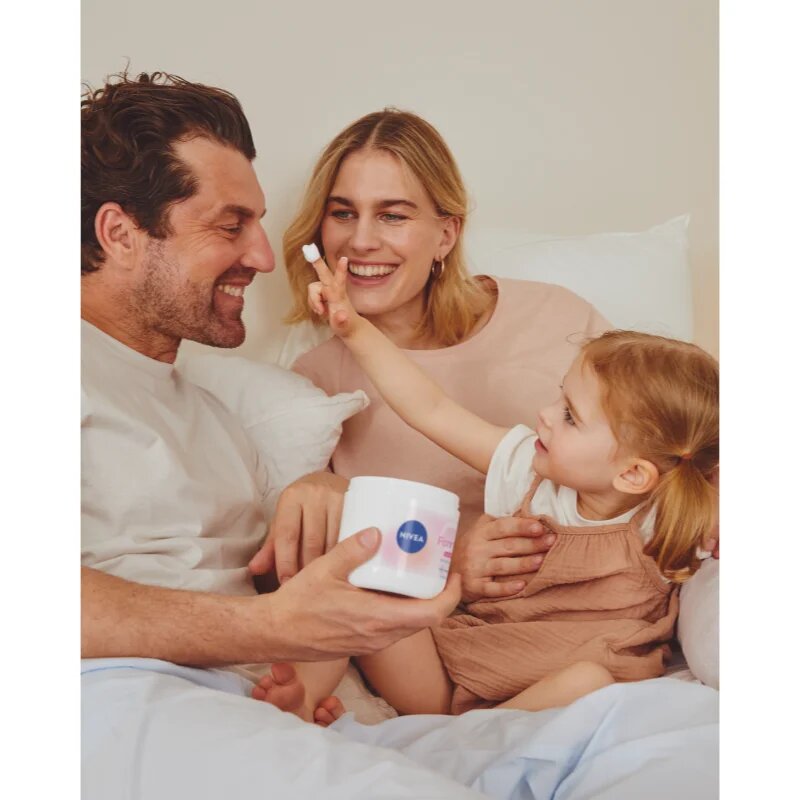 Nivea Family Care lahka vlažilna krema za obraz roke in telo 450 ml