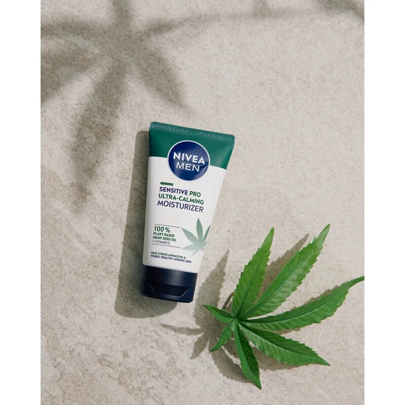 Nivea MEN Sensitive Hemp pomirjajoča krema za obraz s konopljinim oljem za moške 75 ml