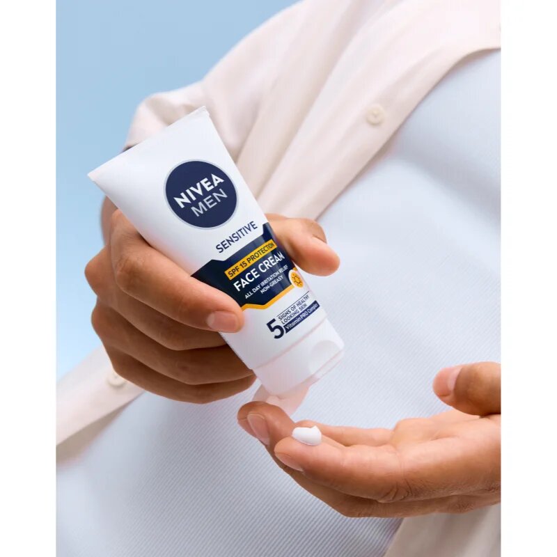 Nivea MEN Sensitive zaščitna krema za moške SPF 15 75 ml