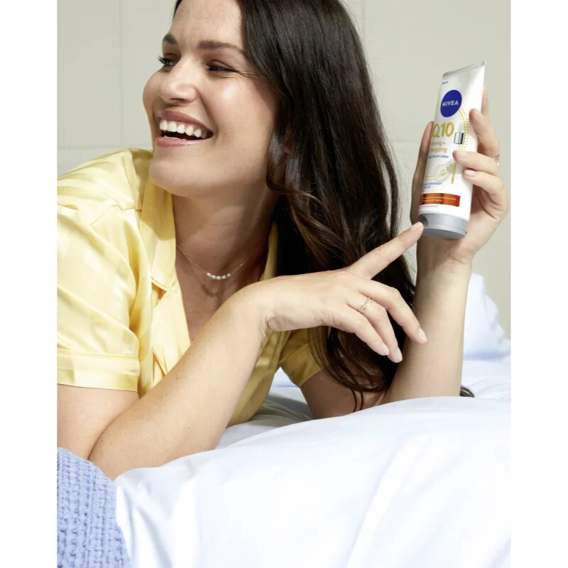 Nivea Q10 Firming + Energizing učvrstitveni serum za telo 200 ml