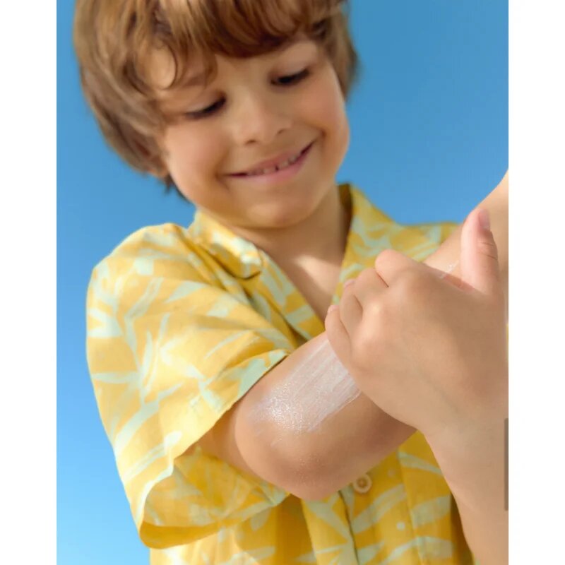 Nivea SUN Babies & Kids otroško pršilo za sončenje za občutljivo kožo SPF 50+ 250 ml