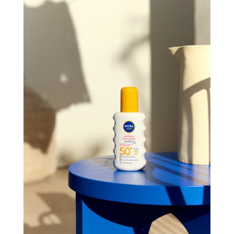 Nivea SUN Sensitive Immediate zaščitno pršilo za sončenje SPF 50+ 200 ml