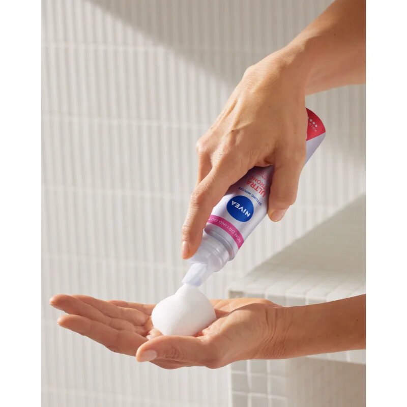 Nivea Ultra Strong penasti utrjevalec za lase 150 ml