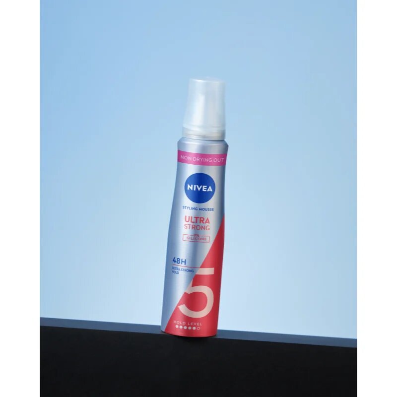Nivea Ultra Strong penasti utrjevalec za lase 150 ml