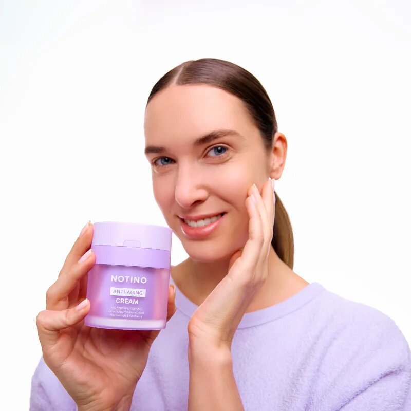 Notino Anti-Aging Cream with Peptides Vitamin C Ceramides Hyaluronic Acid Niacinamide & Pantheno dnevna in nočna krema proti staranju kože 50 ml