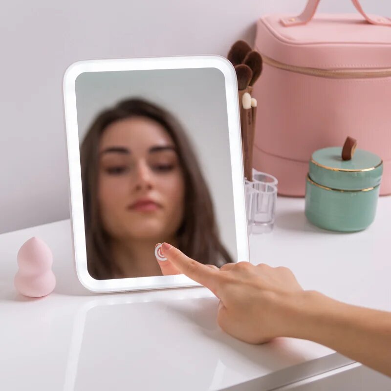 Notino Beauty Electro Collection Make-up mirror with LED lights kozmetično ogledalce z LED-osvetlitvijo 1 kos