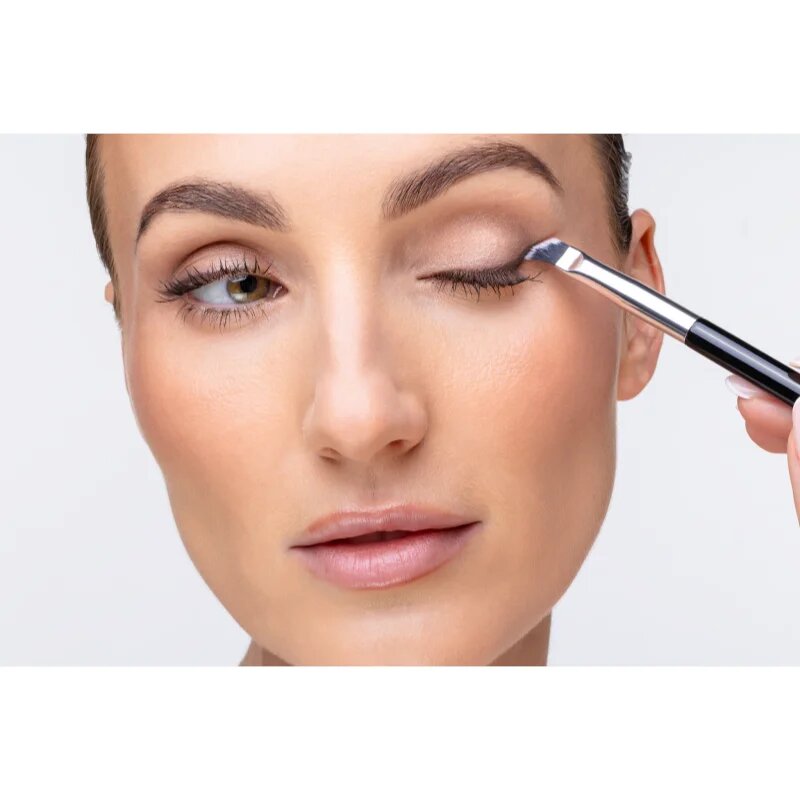 Notino Makeup Brushes Professional Angled Eyeliner Make-Up Brush 251 čopič za ličenje oči 1 kos
